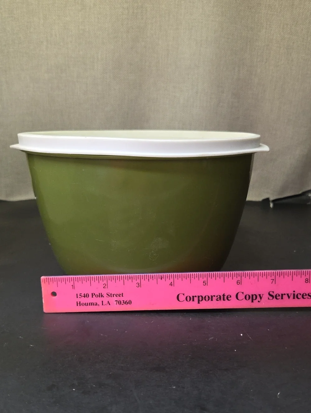 3 Rubbermaid Storage Containers‎ With Lids